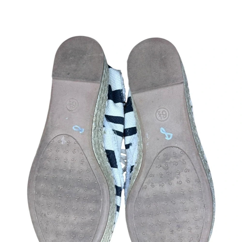DV Close Toed Black Cream Striped Espadrilles w Platform and Laces Size 6.5 ws17